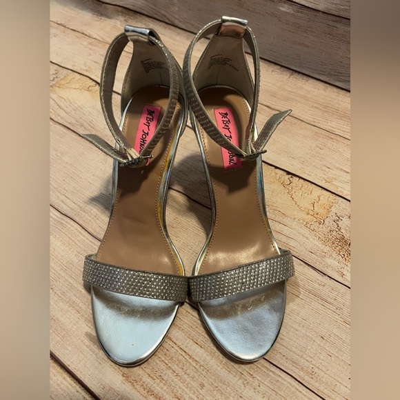 Betsey Johnson Broadway Silver Satin Crystal Ankle Strap 4" Heel Pumps Size 7 - Picture 6 of 7